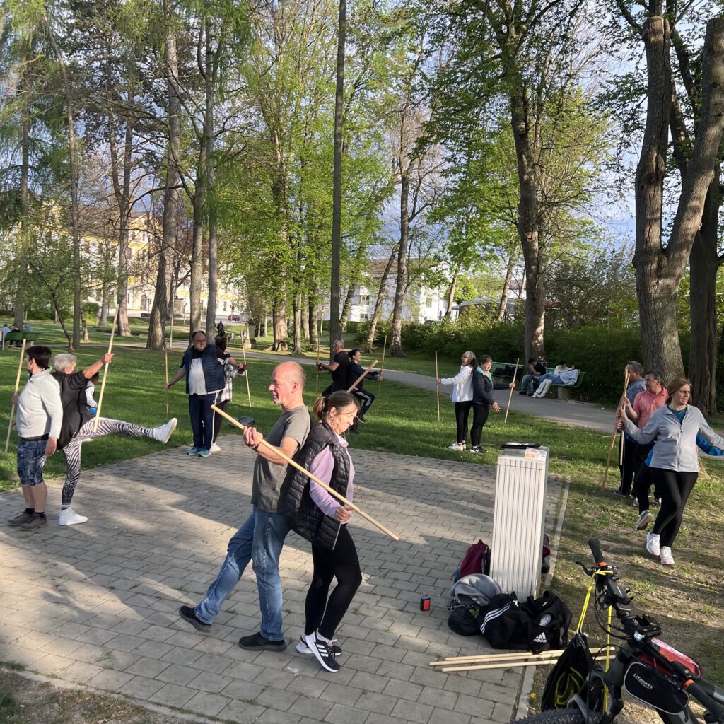 Reha-Sport, Gesund, bewegt, Rückenbeschwerden, Knie, Hüfte, Rücken